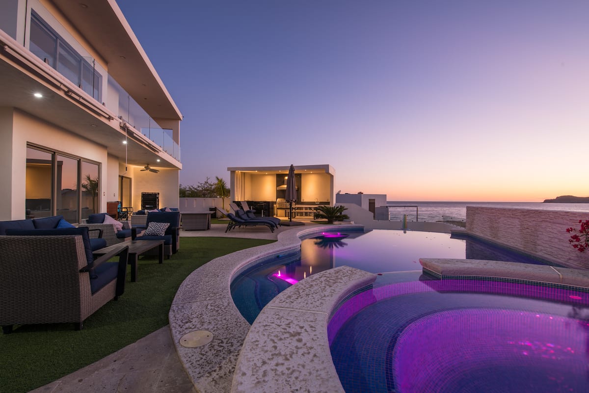 Casa Algodón en San Carlos con alberca infinita y vista al mar